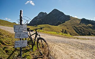 Das Mountainbike vor der Tegernseer Hütte
