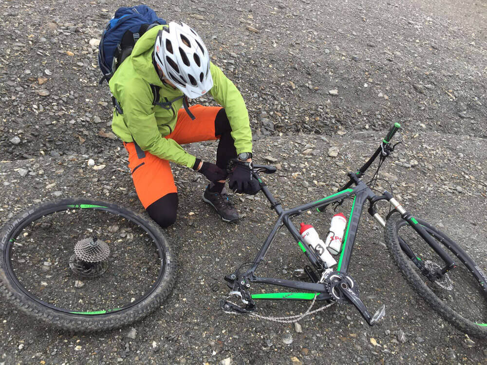 Erste Reifenpanne nach wenigen Mertern