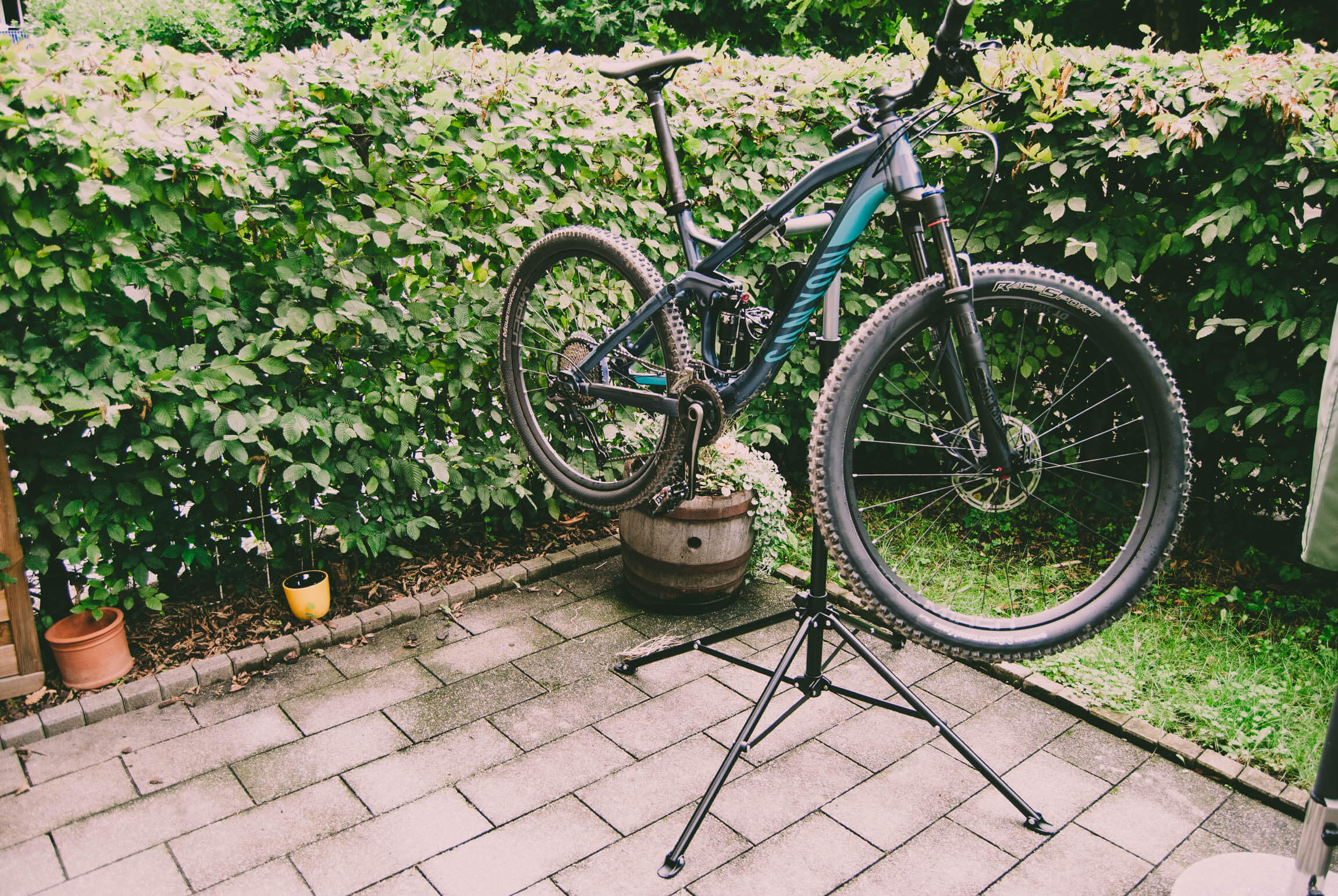 Günstiger FahrradMontageständer im Test Federweg