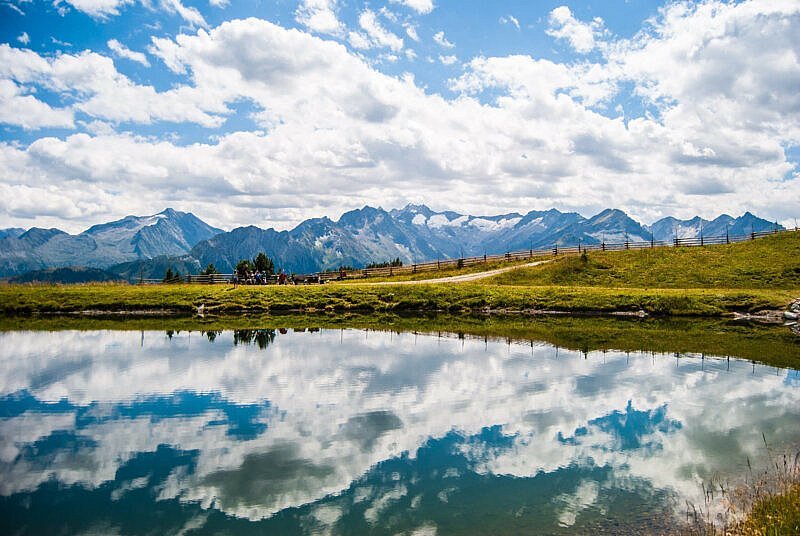 Der Latchensee unterhalb des Isskogel