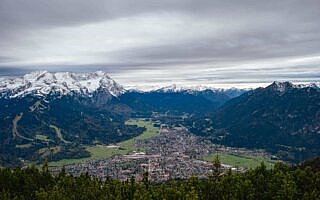 Blick vom Wank auf Garmisch-Partenkirchen