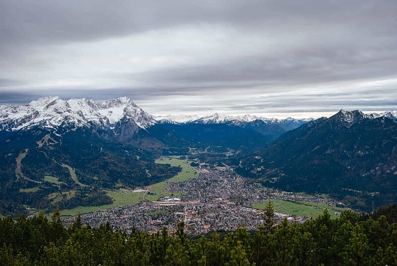 Blick vom Wank auf Garmisch-Partenkirchen