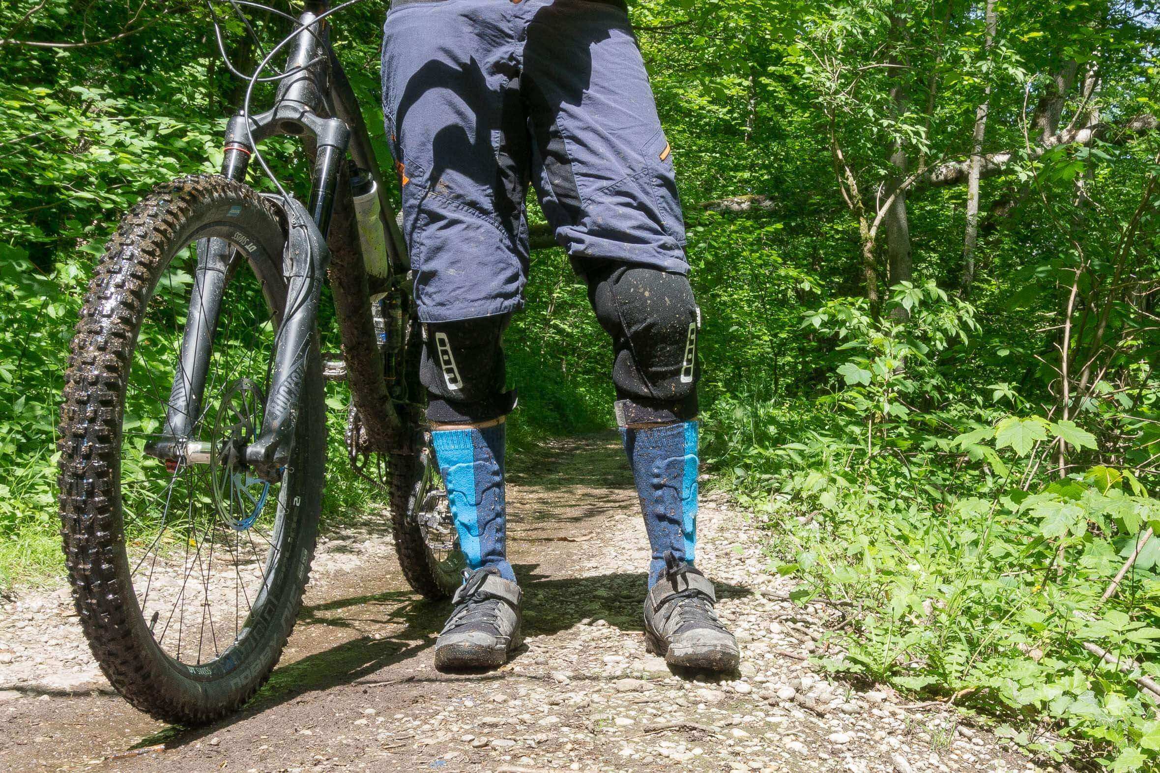 MTB Schienbeinschoner ION BD 2.0 Protection Socks im Test