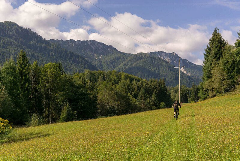 Auf Wiesen zum ersten Anstieg