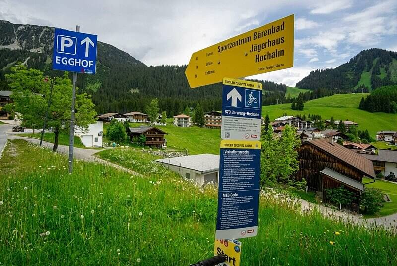 Schild Auffahrt Hochalm